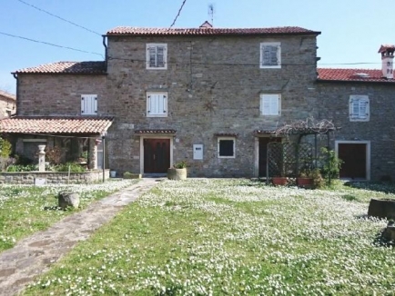ISTRA, Buje area, for sale an old Istrian stone house with a sea view, surface area 330 sqm, plot 650 sqm (00194)