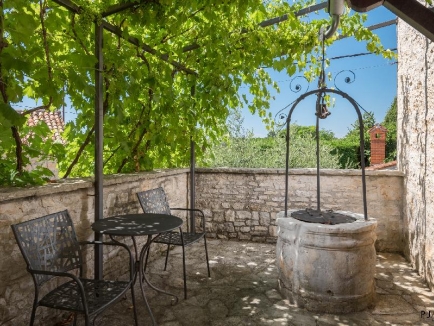 ISTRIEN, In der Gegend von Poreč verkaufen wir eine Villa mit Swimmingpool, ein renoviertes altes istrisches Haus mit 7000 m2 Grundstück 17