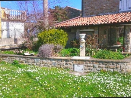 ISTRA, Buje area, for sale an old Istrian stone house with a sea view, surface area 330 sqm, plot 650 sqm 3