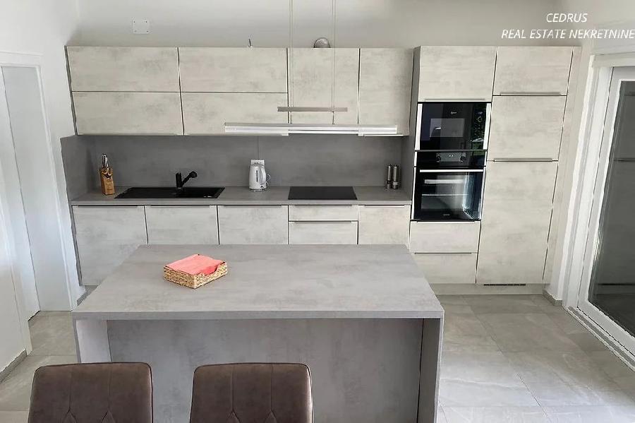 Istrien, Umag, Savudrija. Wir verkaufen eine atemberaubende 160 m2 große Villa mit Swimmingpool und Dachterrasse. Mit 4 Schlafzimmern und 3 Bädern - UMAG, Savudrija - Sika 9