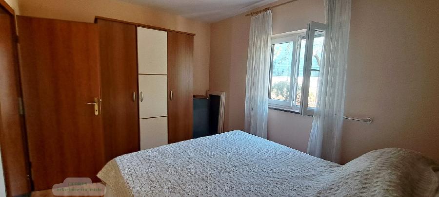 Istrien, Umag. Murine. Wir verkaufen dieses freistehende Haus von 121 m² mit drei Schlafzimmern, Wohnzimmer mit Kamin, zwei Bädern, zwei Terrassen. Garten von 200 m². - UMAG, Umag - Sika 13