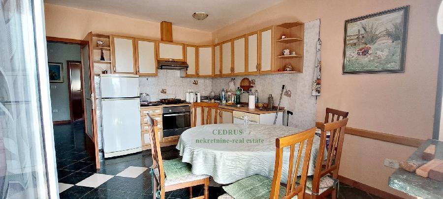 Istrien, Umag. Murine. Wir verkaufen dieses freistehende Haus von 121 m² mit drei Schlafzimmern, Wohnzimmer mit Kamin, zwei Bädern, zwei Terrassen. Garten von 200 m². - UMAG, Umag - Sika 3