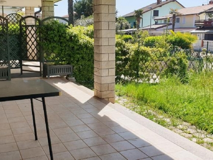Umag Lovrečica, for sale two bedrooms apartment on the ground floor of a 69 sqm, with garden, parking... 4