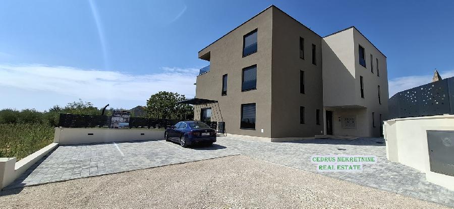Istrien, Tar, wir verkaufen eine Maisonette-Wohnung in einem Neubau im ersten Stock und im zweiten Stock mit 3 Schlafzimmern. mit Stellplatz und Abstellraum - TAR-VABRIGA, Frata - Sika 1