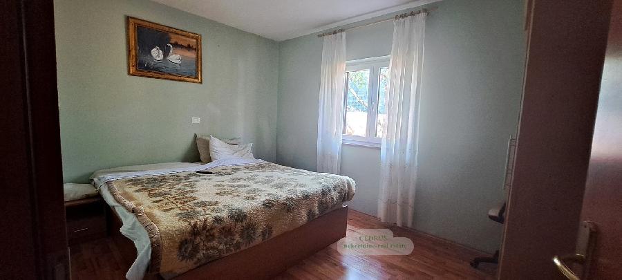 Istrien, Umag. Murine. Wir verkaufen dieses freistehende Haus von 121 m² mit drei Schlafzimmern, Wohnzimmer mit Kamin, zwei Bädern, zwei Terrassen. Garten von 200 m². - UMAG, Umag - Sika 14
