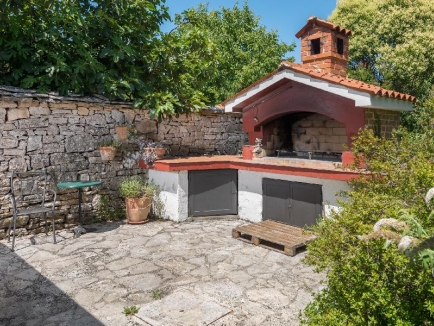 ISTRIA, Poreč area, for sale for bedrooms  villa,  with a swimming pool, a renovated old Istrian house with 7000 m2 of land 5