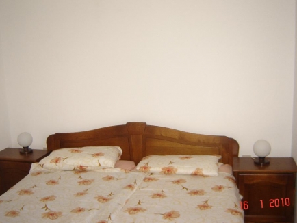 Umago Lovrečica, vendese un appartamento al piano terra di una casa di 69 mq con due camere da letto, giardino, parcheggio... 9