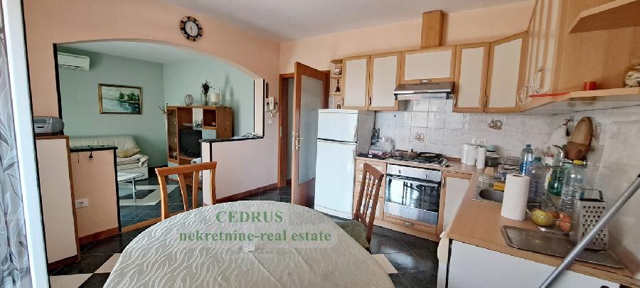 Istrien, Umag. Murine. Wir verkaufen dieses freistehende Haus von 121 m² mit drei Schlafzimmern, Wohnzimmer mit Kamin, zwei Bädern, zwei Terrassen. Garten von 200 m². - UMAG, Umag - Sika 4