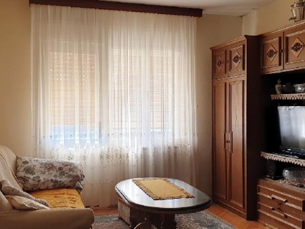 ISTRIA, città di Umago, vendesi una casa bifamiliare con tre appartamenti, superficie totale di 260 m2 ... 6