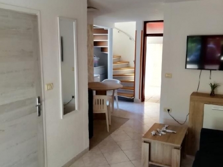 ISTRIA, città di Umago, vendesi una casa bifamiliare con tre appartamenti, superficie totale di 260 m2 ... 12