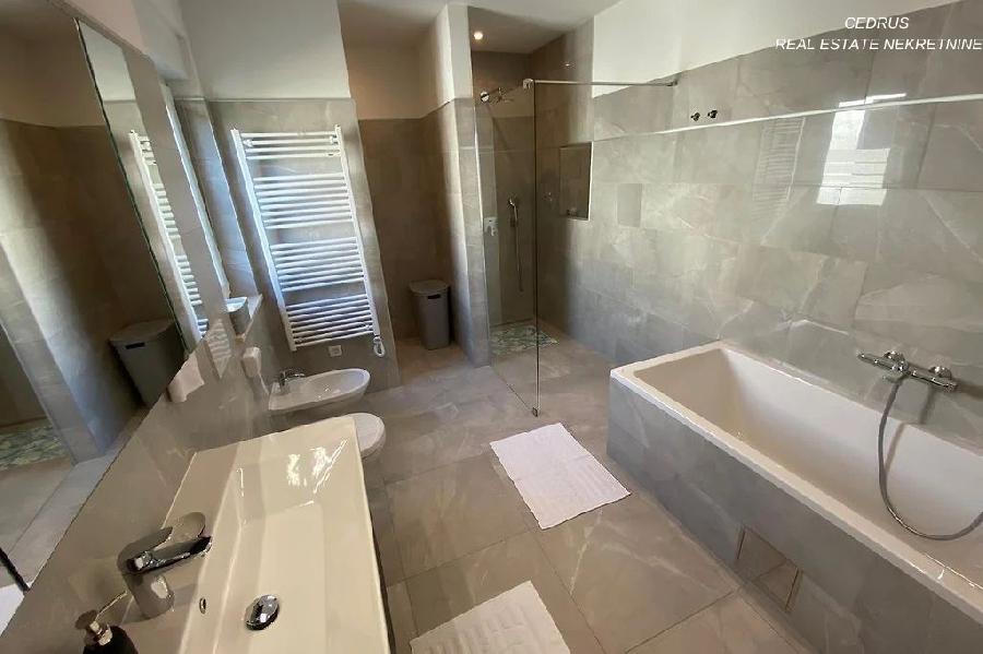 Istrien, Umag, Savudrija. Wir verkaufen eine atemberaubende 160 m2 große Villa mit Swimmingpool und Dachterrasse. Mit 4 Schlafzimmern und 3 Bädern - UMAG, Savudrija - Sika 6