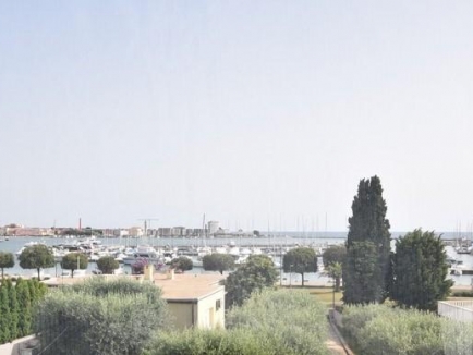 Umag - Punta, for sale a villa/family house in the first row to the promenade by the sea, with three apartments... 9