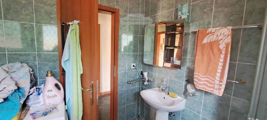 Istrien, Umag. Murine. Wir verkaufen dieses freistehende Haus von 121 m² mit drei Schlafzimmern, Wohnzimmer mit Kamin, zwei Bädern, zwei Terrassen. Garten von 200 m². - UMAG, Umag - Sika 11