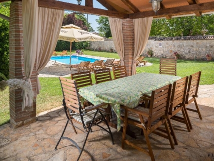 ISTRIEN, In der Gegend von Poreč verkaufen wir eine Villa mit Swimmingpool, ein renoviertes altes istrisches Haus mit 7000 m2 Grundstück 15