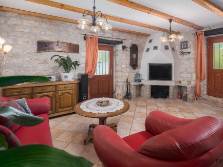 ISTRIEN, In der Gegend von Poreč verkaufen wir eine Villa mit Swimmingpool, ein renoviertes altes istrisches Haus mit 7000 m2 Grundstück 7