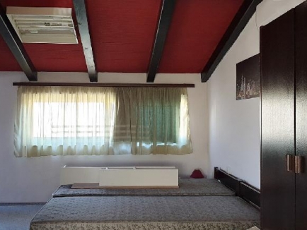 ISTRIA, città di Umago, vendesi una casa bifamiliare con tre appartamenti, superficie totale di 260 m2 ... 8