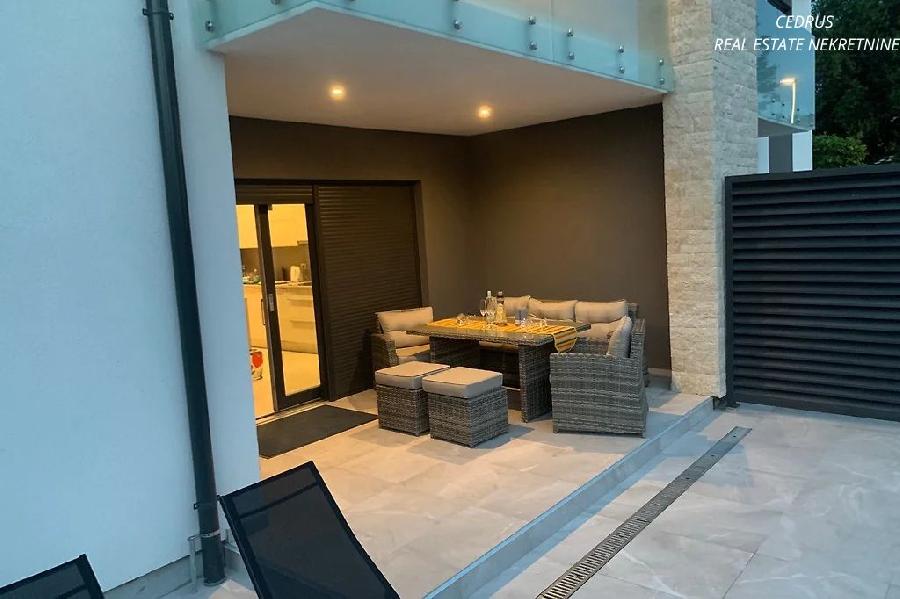 Istrien, Umag, Savudrija. Wir verkaufen eine atemberaubende 160 m2 große Villa mit Swimmingpool und Dachterrasse. Mit 4 Schlafzimmern und 3 Bädern - UMAG, Savudrija - Sika 4