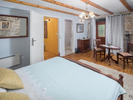 ISTRIEN, In der Gegend von Poreč verkaufen wir eine Villa mit Swimmingpool, ein renoviertes altes istrisches Haus mit 7000 m2 Grundstück 12